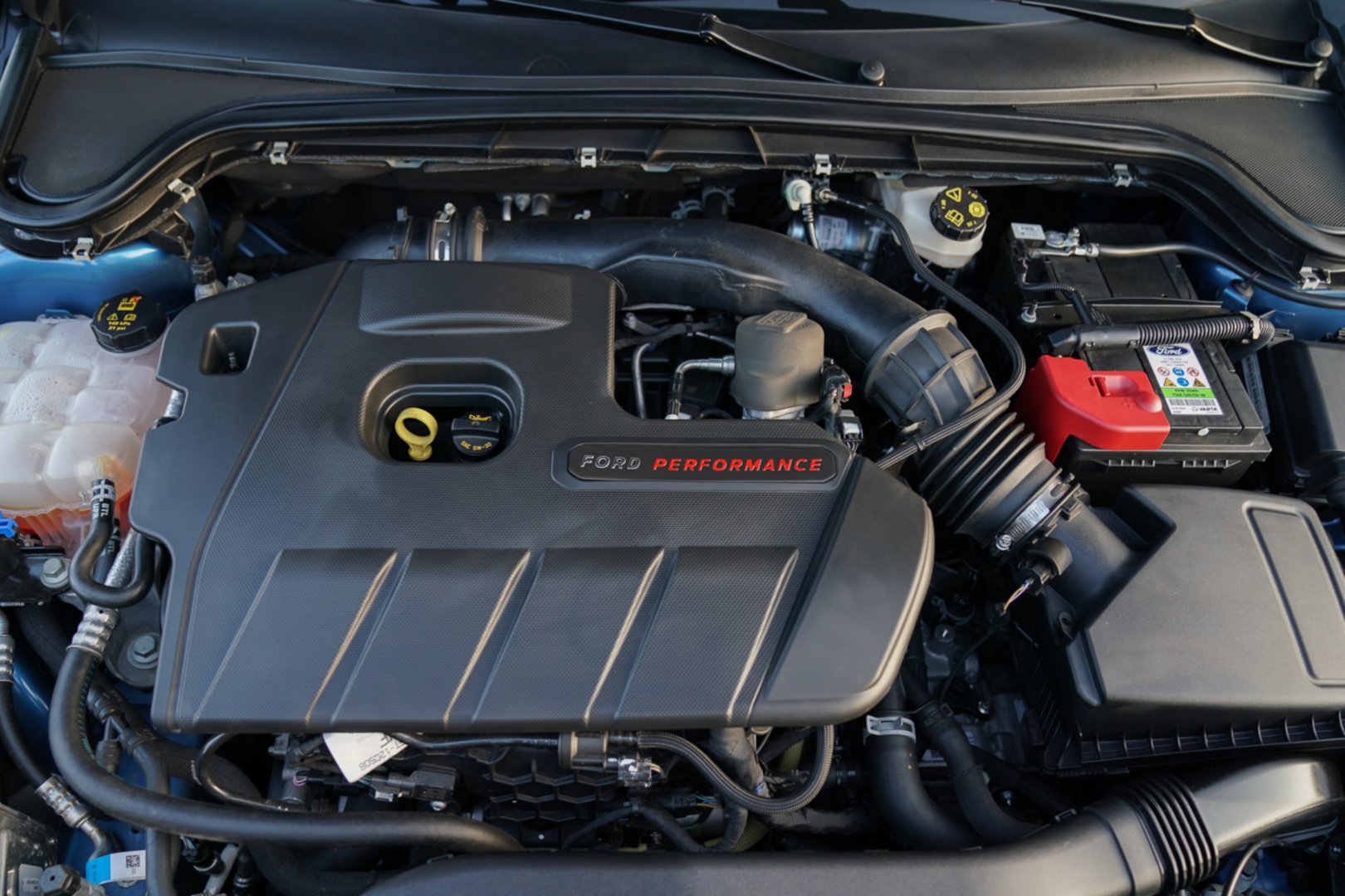 SMALL_【圖三】New Ford Focus ST搭載雙渦流渦輪增壓EcoBoost 280引擎，創造280ps最大馬力，結合全新性能調校7速手自排變速箱，造就0-100kmh 6秒亮眼佳績
